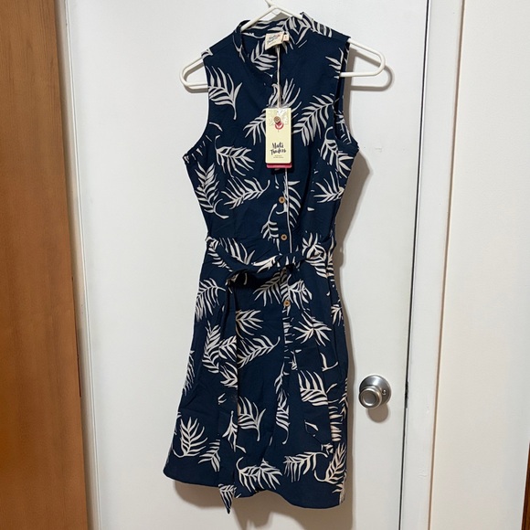Mata Traders Dresses & Skirts - Mata Traders Monterey Navy and Cream Leaf Print Dress Small New